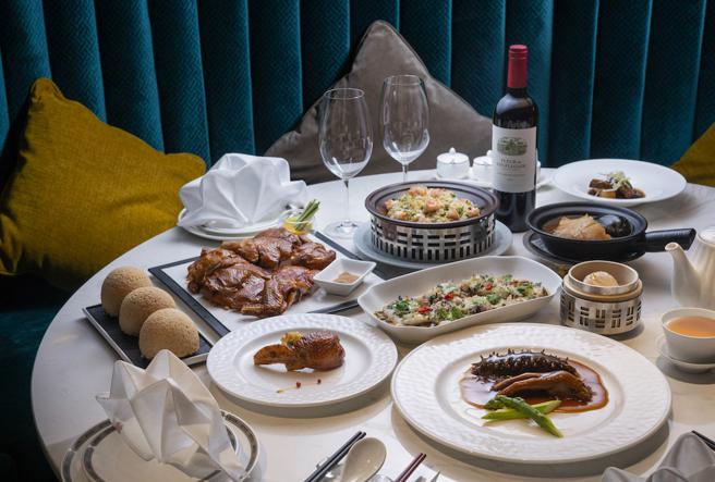 SOGO敦化館名人坊豪華10人套餐，售價2萬4800元。（SOGO提供）