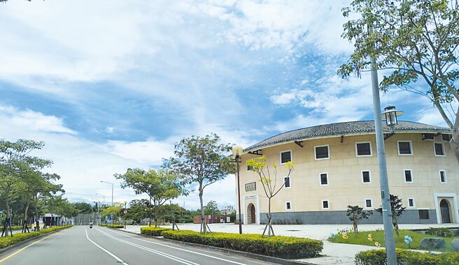 苗栗縣政府最近標售高鐵特定區5筆非公用土地，成功標售出3筆住宅用地，進帳6.5億元，但剩餘2筆產專區用地「難售」。（李京昇攝）