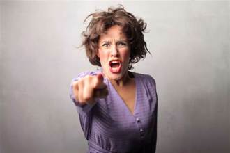 兒子班導很凶愛駡人  母親聯絡簿寫「你在78什麼」要賠3萬