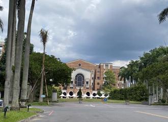 跟AI拚溫度！台大醫學系招生將棄英文改採社會科 