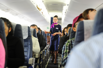 如何搭訕空服員？美女空姐曝「最佳時間點」
