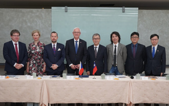 鄭英耀接見捷克參議院副議長德拉霍斯訪團 擴大臺捷交流推大學聯盟