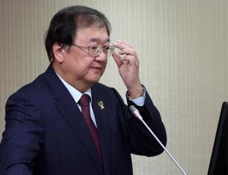 逾5成長者健保費由子女負擔 立委：補助老人健保費為年輕人減負