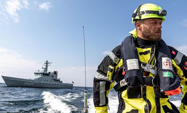  皇家丹麥海軍官兵及巡邏艦，戮力確保本國及盟國海上基建安全。
（取自皇家丹麥海軍網站）