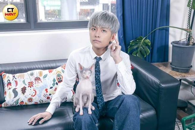 徐维均笑称自己是群组中最爱骗人的人。（图／赵文彬摄）