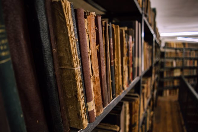 大陆军事迷6块钱买到廉价涉密书籍，国安漏洞。（示意图:shutterstock/达志）