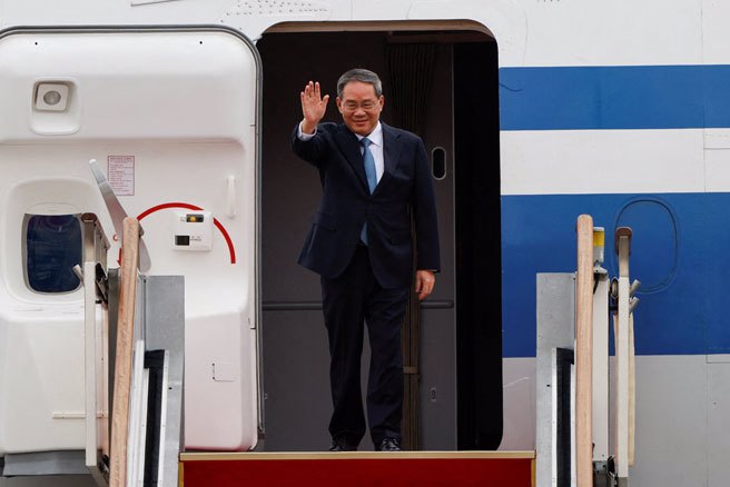 大陸國務院總理李強當地時間13日上午乘包機抵達威靈頓國際機場，開始對紐西蘭進行正式訪問。(路透社)