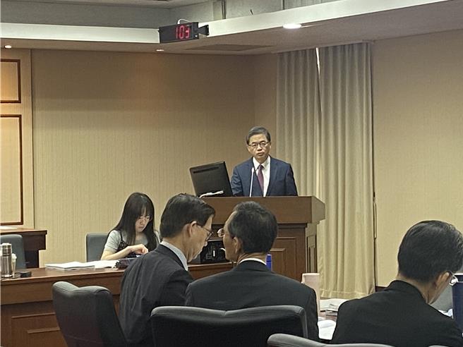 交通部长李孟谚13日在立法院交通委员会宣布6大施政重点。（蔡明亘摄）