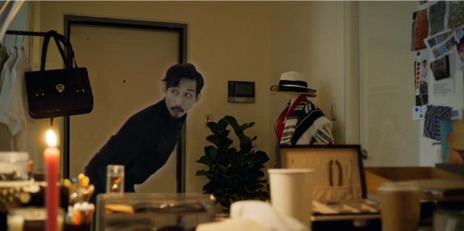 金马、金钟得主陈竹升在《幸福房屋事件簿》饰演神秘鬼怪。（逆光电影股份有限公司提供）