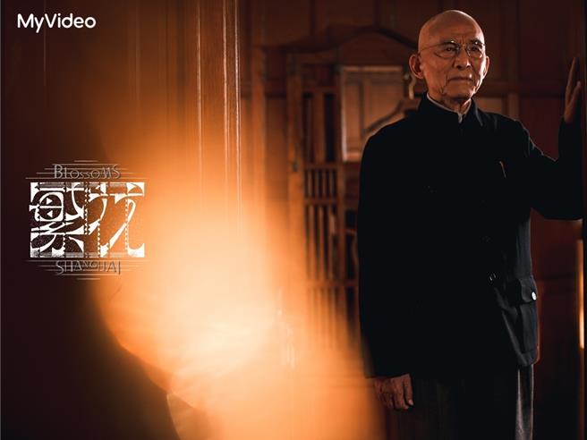 高齡90歲的資深戲骨游本昌在劇中飾演胡歌恩師。（澤東電影、MyVideo提供）