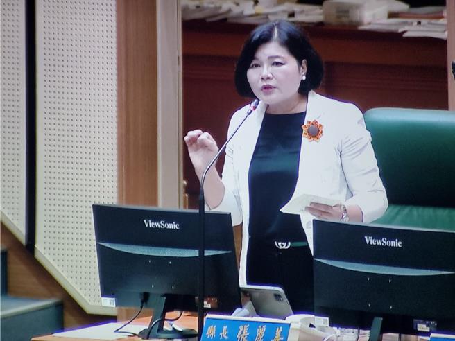 云林县长张丽善今（13日）表示，云林目前正进行第三阶段的修正，将比照屏东县的画设方法，也就是所有私人农地全部画为农二，国有地画为农一，保障云林农民的权益，希望中央比照办理。（周丽兰摄）