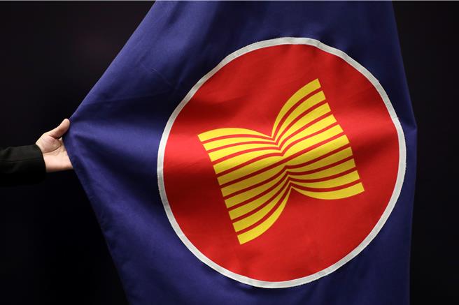 东南亚国家协会（ASEAN）一位高级官员表示，该组织的目标是在2026年之前，「加快」与中国就《南海行为准则》 进行谈判，以减缓竞争激烈的南海发生衝突的风险。（路透社）