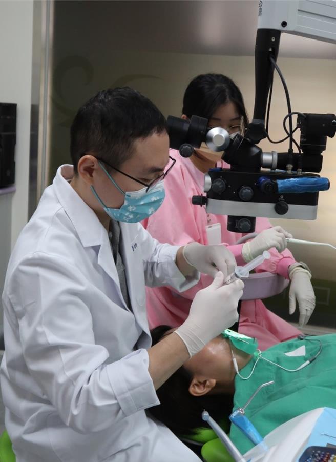 当出现牙齿问题时，及早接受医师诊治，并使用适合的治疗方式，才能摆脱牙痛之苦。（大千医院提供／谢明俊苗栗传真）
