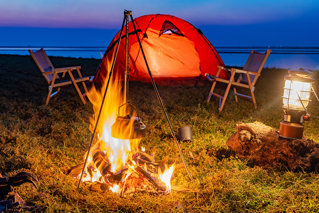 女子和友人一起露營，沒想到上完廁所回來，所有家當全被偷光。(圖:shutterstock/達志)