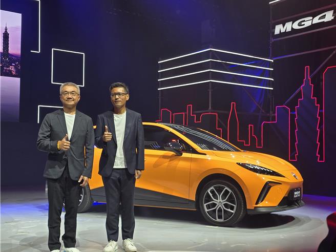 中華車總經理陳昭文（左）與MG Taiwan總經理陳宗裕。（黃琮淵攝）