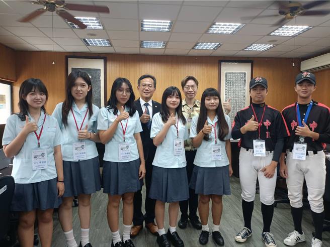 大學個人申請今天放榜，台中一中今年成績較往年亮麗。（陳淑娥攝）