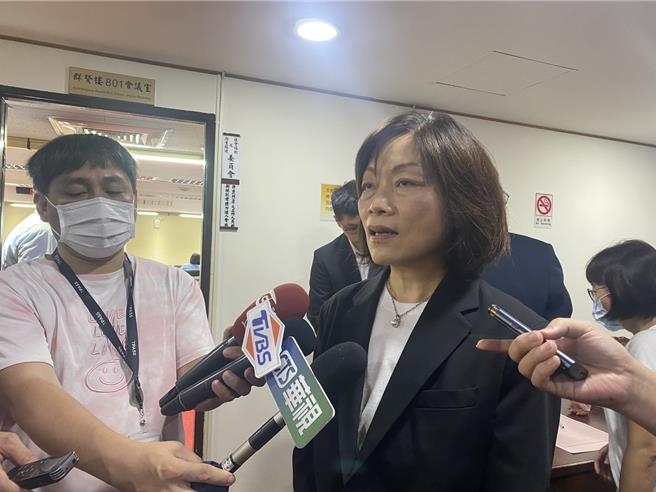 勞動部部長何佩珊會前受訪時表示，「巴氏量表其實無罪」。（林良齊攝）