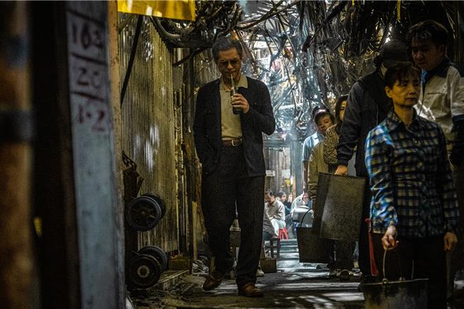 《九龙城寨》前篇《龙头》将揭晓古天乐角色的秘密。（华映提供）