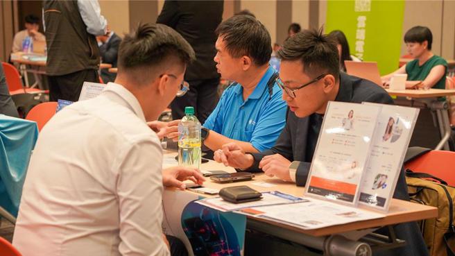 为协助产业导入数位科技，新北市政府将推「数位转型巡迴列车」，提供企业一对一顾问辅导。图／新北市政府经发局提供