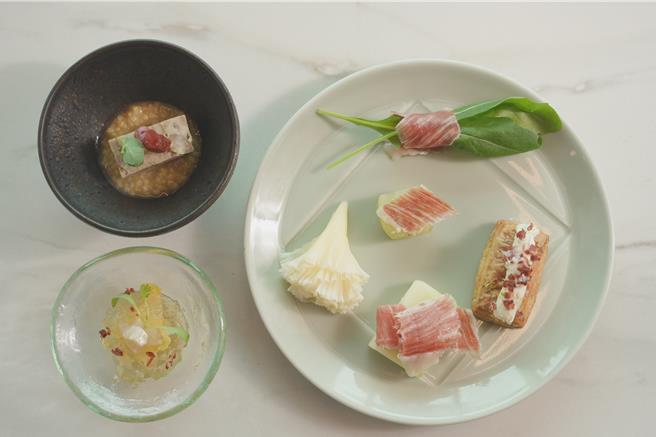 饗A Joy標榜「伊比利火腿」搭水果更美味。（饗賓集團提供／朱世凱台北傳真）