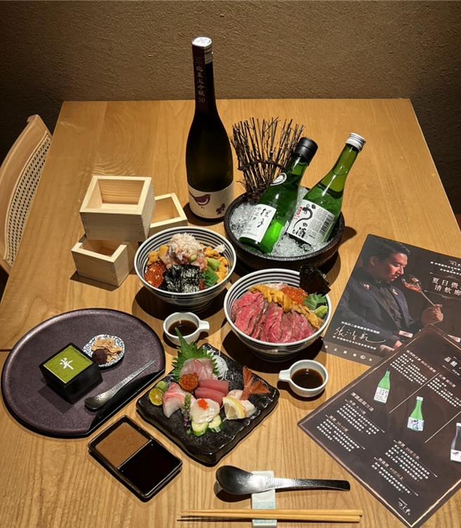 日本橋海鮮丼辻半新推「桂月吟之夢特別本釀造」單瓶780元、「仁勇 鰻魚酒」單瓶980元。（日北橋海鮮丼辻半提供／朱世凱台北傳真）★《中時新聞網》關心您：飲酒過量，有礙健康。酒後不開車，安全有保障！