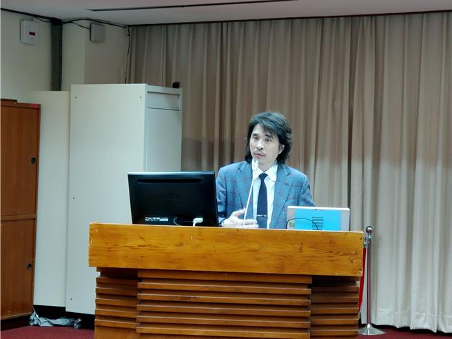 教育部政务次长叶丙成于今日前往立法院教育及文化委员会备询。（李侑珊摄）