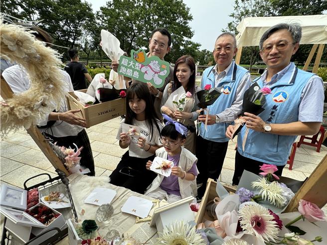 金门县政府以时下最夯的体验式游程规画「2024金门亲子嘉年华」，邀集近40多家在地业者的支持与参与。（于家麒摄）