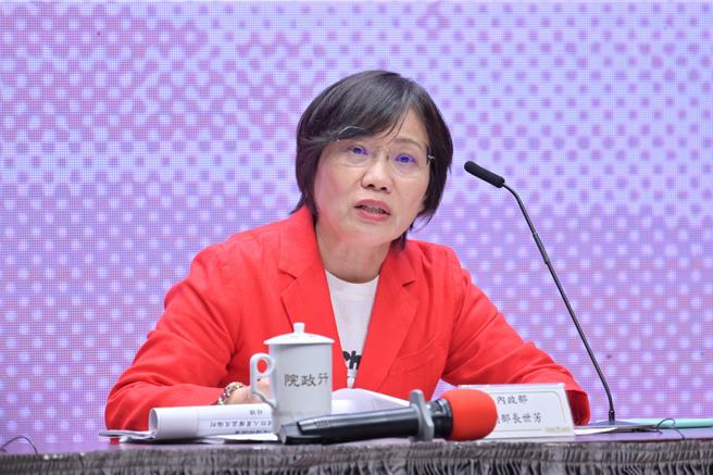 內政部長劉世芳裁示設置「警消勤務安全促進與事件調查會」，並在本月底前完成設置，召開第一次會議。（行政院提供）