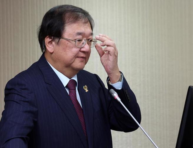 立法院社會福利與衛生環境委員會13日初審老人福利法修正草案，藍白立委紛紛提案修正盼補助所得稅率一定級距以下的長者健保費，衛福部概估，恐怕要再耗費339億元。（報系資料照）