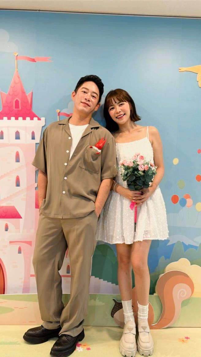 韩宜邦（Junior）和未婚妻林萱瑜昨登记结婚宣布成为夫妻。（涌承娱乐提供）