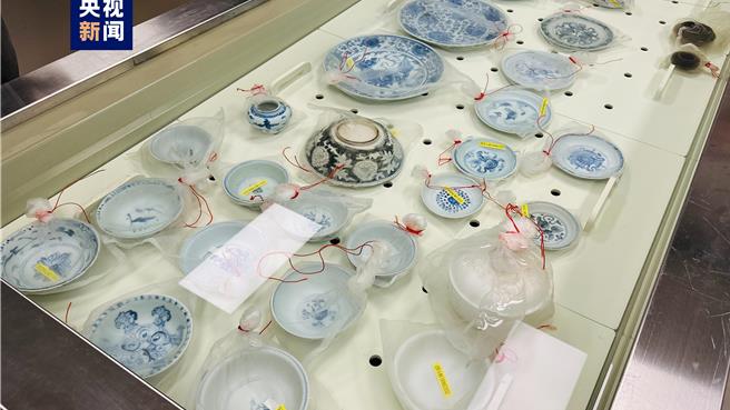 南海西北陸坡一號二號沉船分布範圍已探明，初撈文物928件套。（大陸央視）