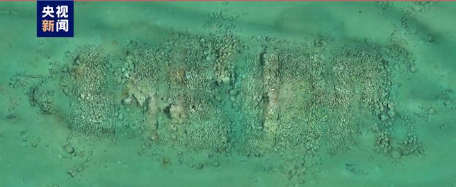 南海西北陸坡一號二號沉船分布範圍已探明，初撈文物928件套。圖為一號沉船核心區攝影拼接圖。（大陸央視）