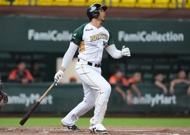 台鋼雄鷹洋炮魔鷹。（台鋼雄鷹提供）