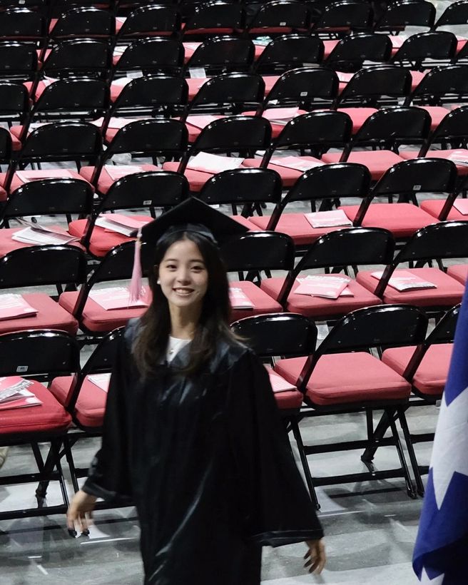 欧阳娜娜分享在校时，曾被韩国小哥哥搭讪。（图／欧阳娜娜 IG）