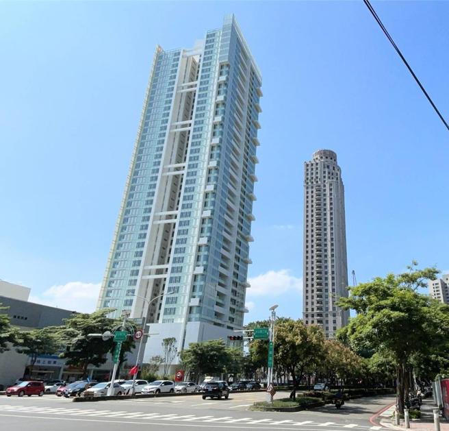 外传30户无法交屋买家闹上法院，「新朗日匯」业者表示，正在进行调查，以保障持份者权益！图／曾丽芳