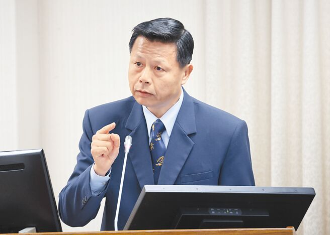 針對陸籍男子駕快艇直闖淡水河，海巡署副署長謝慶欽12日在立法院表示，從相關證據來看，從福州直航說法是合理的，但也不排除任何可能。（姚志平攝）