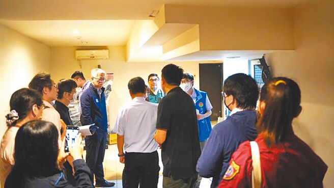 內政部等中央單位11日會同新竹縣政府工務處、消防局等視察竹北市3處高樓社區，強化高樓防災。（新竹縣政府提供／羅浚濱新竹傳真）