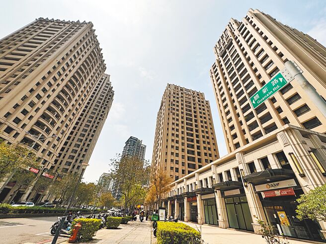 因應囤房稅2.0，新竹市房屋稅徵收率自治條例草案已於11日經市府市務會議通過，7月送市議會審議，將有7萬戶受惠。（陳育賢攝）