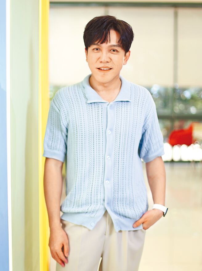 許志豪出道16年，今年成功接下中視周六黃金時段《綜藝一級棒》主持棒。（陳俊吉攝）