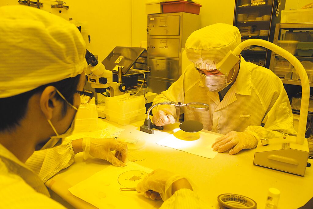 AI風潮帶動下，今年理工為主大學的招生名額使用率普遍提升。圖為陽明交大開設「學士後電子與光子學位學程」，培育半導體人才。（陽明交大提供／林志成台北傳真）