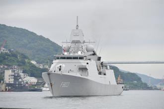 荷兰「特罗普号」访日 举行首度海上联演