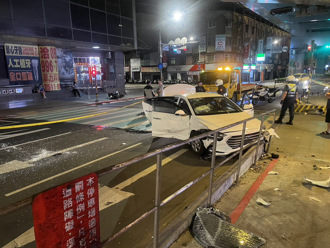 新北通緝犯拒檢「連闖紅燈」狂飆！無辜騎士慘遭撞飛腦出血送醫