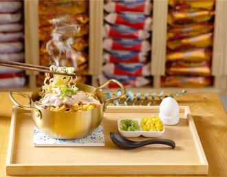 天成文旅-蜂巢引進自助泡麵機 24小時供應台、日、韓12款經典泡麵