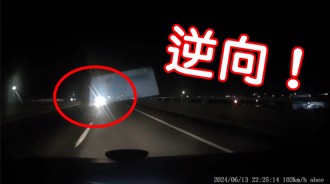 轎車深夜逆向飆台61！「跨3縣市」撞車才停 驚悚畫面曝