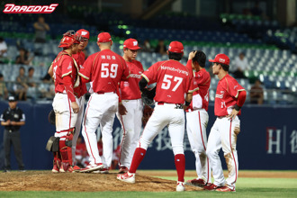 中職》劉俊緯先喘息一下 龍隊游擊防區14日交給吳東融