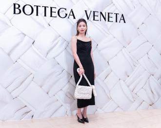 賈靜雯靠縷空肩帶Hold性感黑色裙裝謝絕16蹲 笑說之後拍Reels分享