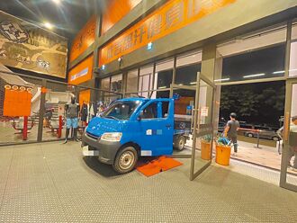 台中 應徵被拒 男開車衝撞館長健身房