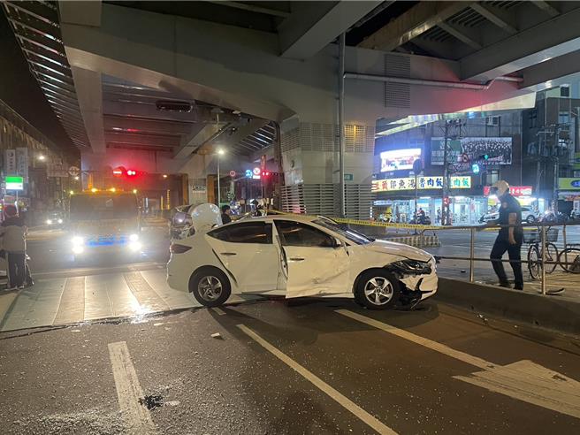王姓诈欺通缉犯加速逃逸近4公里，连闯数个红灯，于捷运景安站撞上1部机车，导致舒姓骑士脑出血。（中和警分局提供）