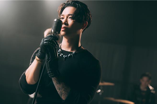  高尔宣特别选在6月14日生日当天发行新单曲〈Hold on〉。 (龙大谢音乐提供)