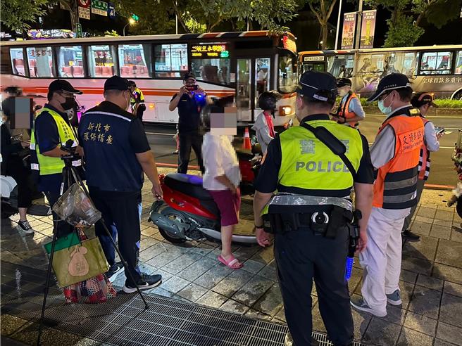 新北市环保局13日于「基北北桃环保交流合作平台」与基隆、台北及桃园共同宣布今年7月至9月加强噪音车拦查取缔。（新北市环保局提供）